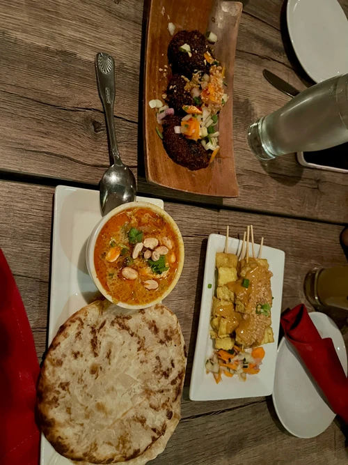 a pic of chatayee thai